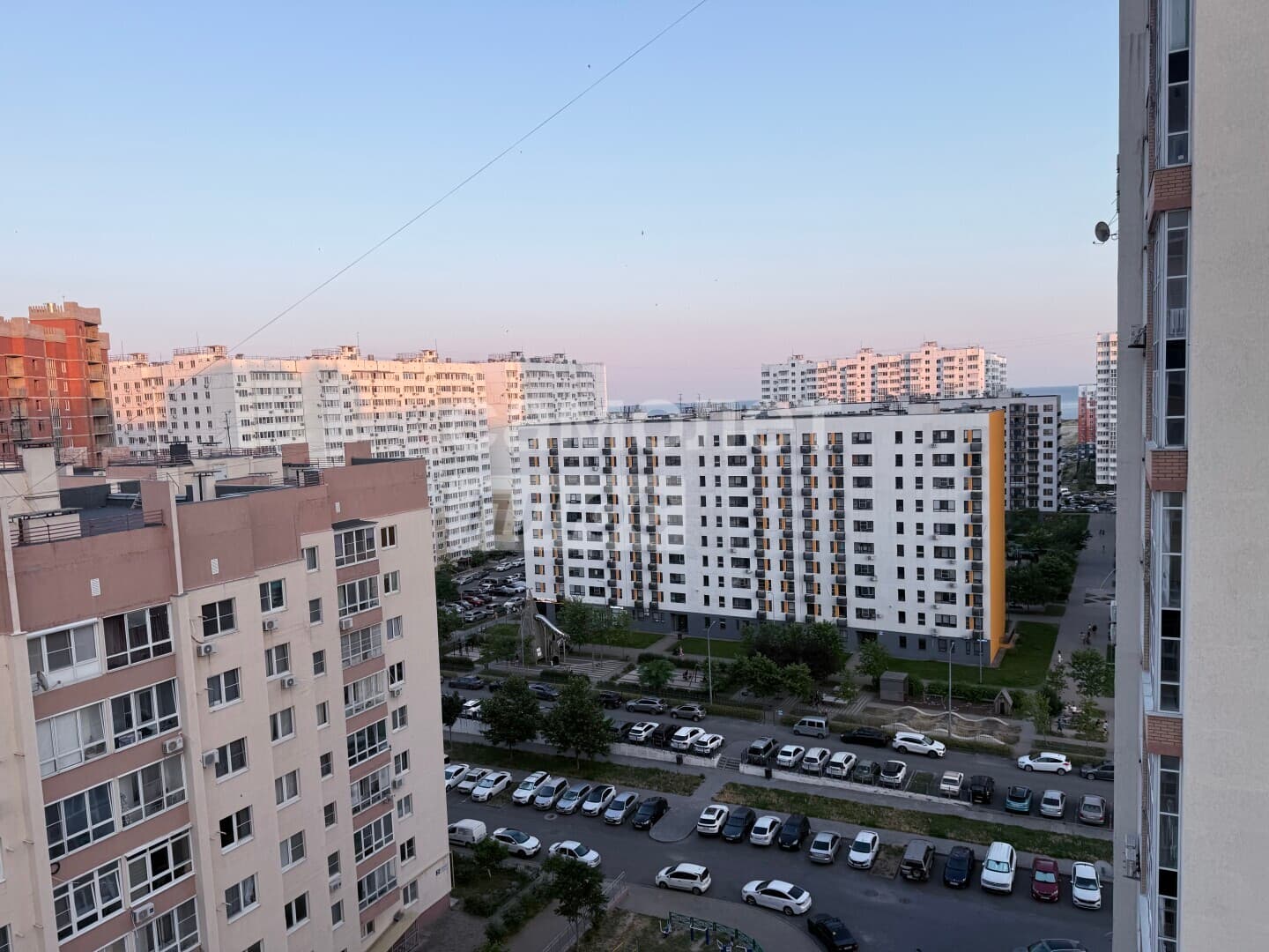 Просторная трешка возле моря — миниатюра 9