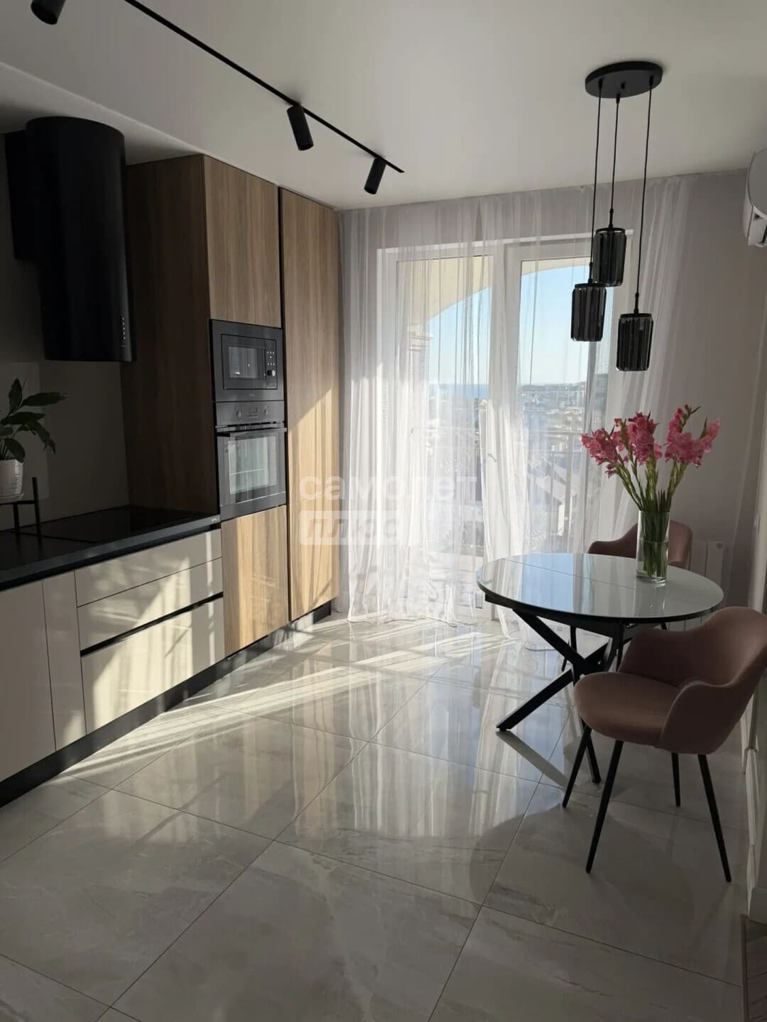2-комн. квартира, 65 м² — миниатюра 2