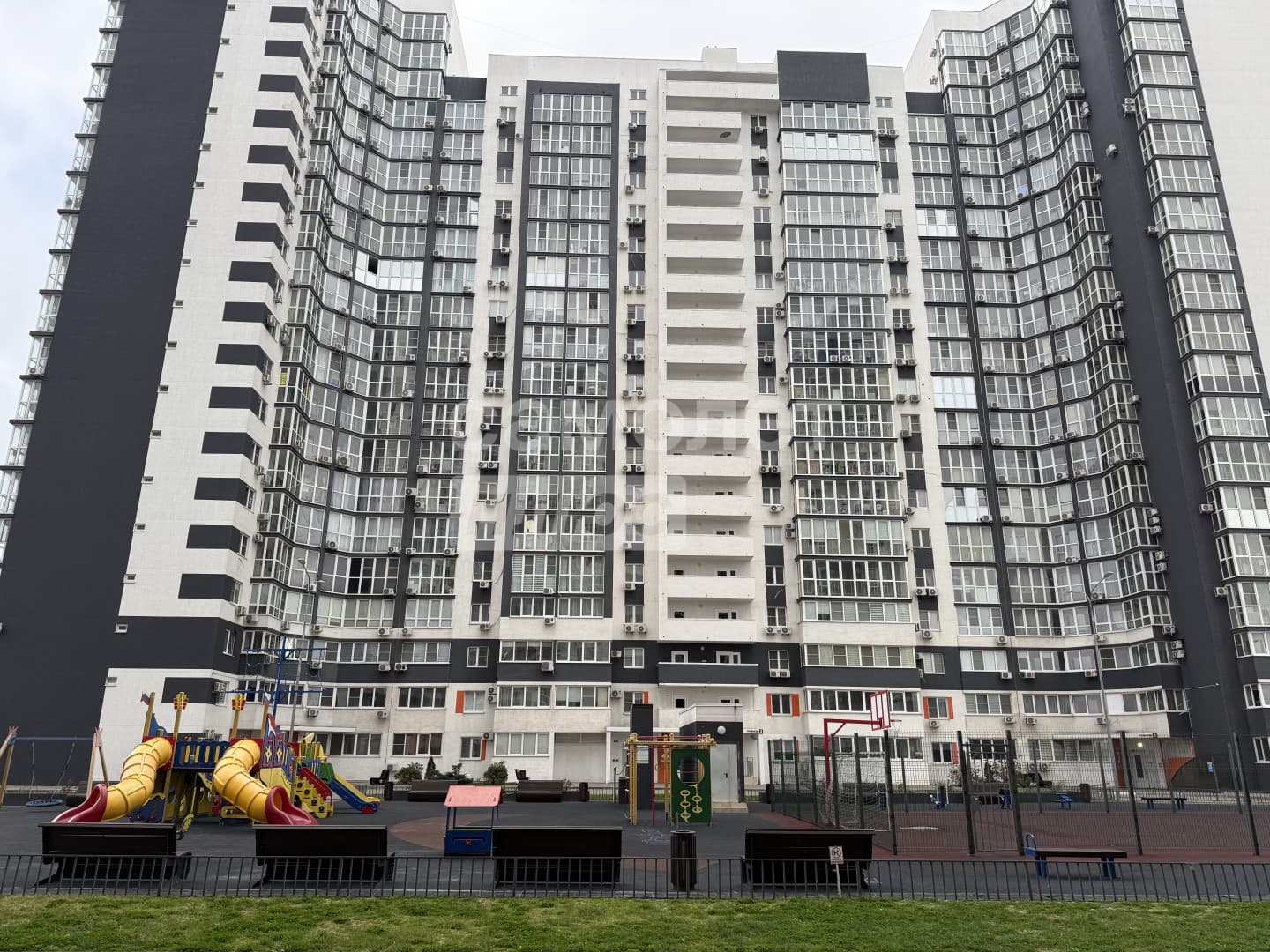 3-комн. квартира, 90 м² — фото 1